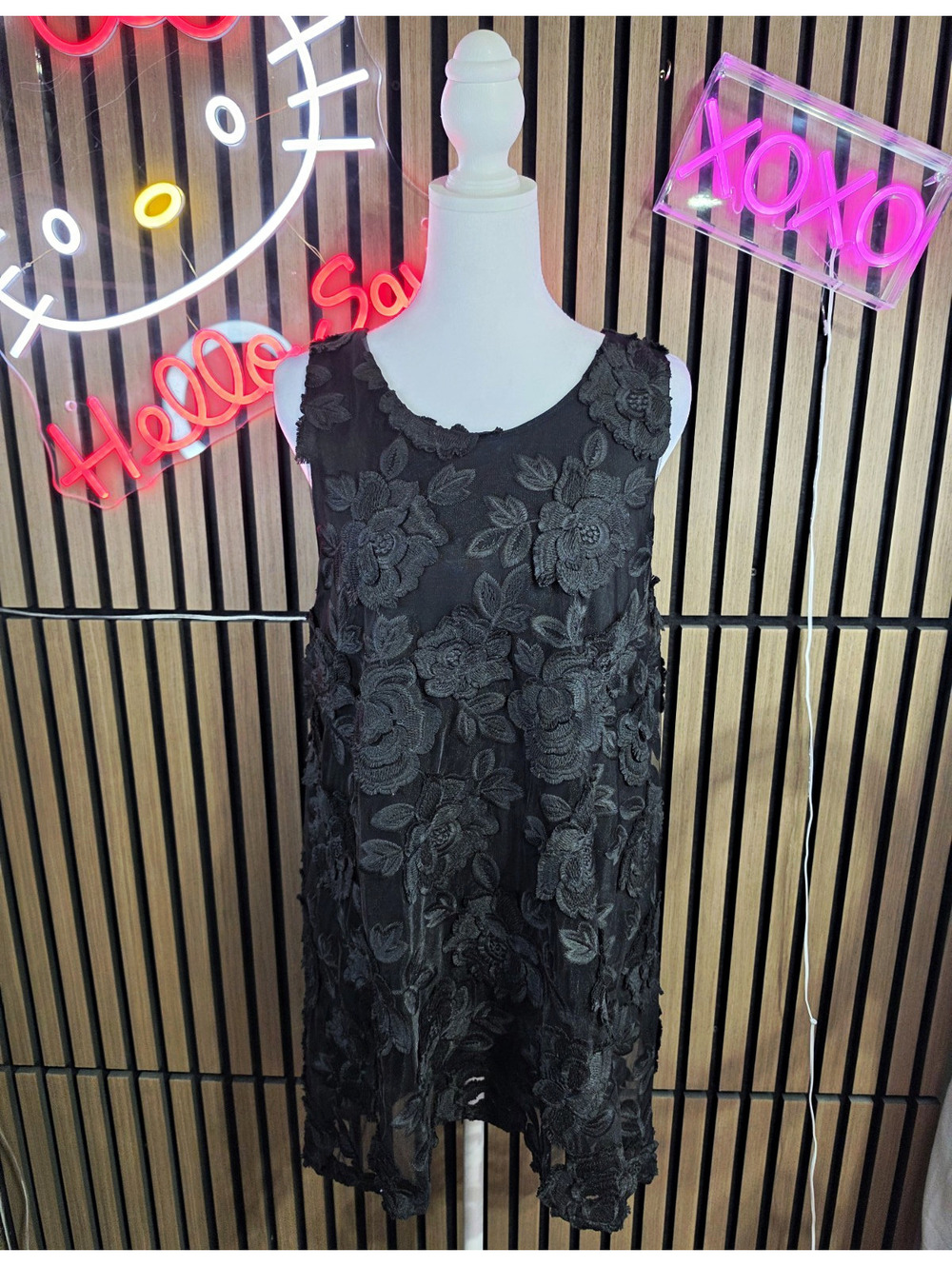 Vince Camuto Women's Black Floral Lace Embroidered Sleeveless Blouse Top M